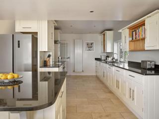 Charming 4-Bedroom Cottage in Henley - 4