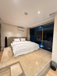 Minimalist Cabin PS5, Private Pool, Views, Near Wuse2 - 6