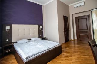 2-ох кімнатні Апартаменти в центрі міста - 1