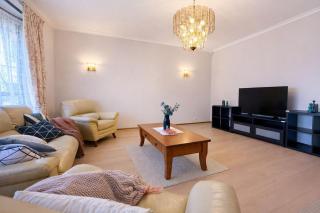 Comfortable 4BR Home Perfect for Families - 8