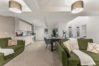 Modern Leeds Retreat Near City Centre - 1