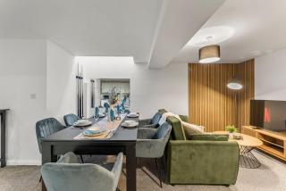 Modern Leeds Retreat Near City Centre - 7