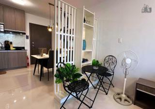 2BR Condo with Balcony, FREE Pool, Gym & Parking near Airport - B2 5MoonstoneB - 3