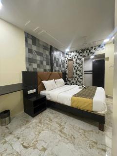 Hotel Amber Empire Vile Parle Near Domestic Airport - 4
