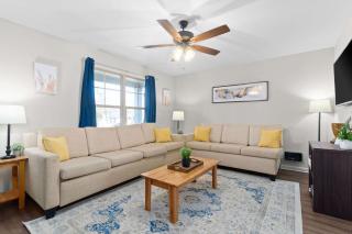 2 Homes Side-by-Side- Sleeps 14 - Near Downtown - 0