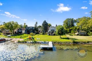 Lakefront Retreat with Hot Tub - 2