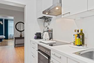 Central & Spacious 2 BR Apartment - 2