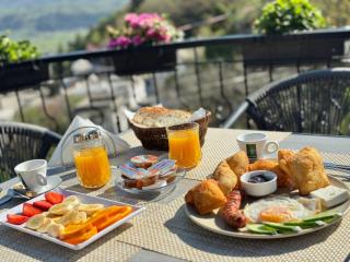 Hotel with Castle View - 8