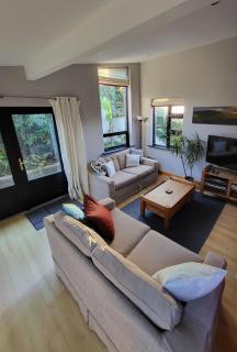 Bright spacious mews in great location - 0