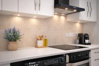 Stylish 6-Bed near Heathrow & London - 3