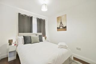 Stylish 6-Bed near Heathrow & London - 6