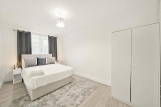 Stylish 6-Bed near Heathrow & London - 1