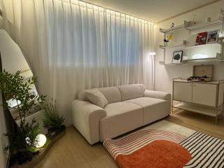 경북궁의 아침, 대통령궁의 오후, 서울의 House - 9