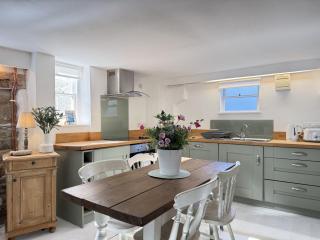 Coasters House a spacious Townhouse Steps from Market Place & Harbour - 6