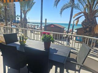 A beautiful beachfront flat for 4 people with a lovely terrace overlooking sea - 9