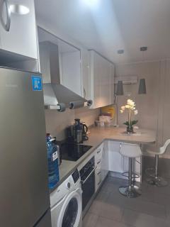 A beautiful beachfront flat for 4 people with a lovely terrace overlooking sea - 3