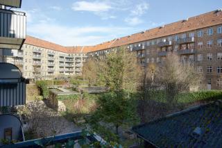Art-Filled Flat With Courtyard Oasis In Nørrebro - 5