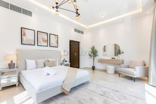 Pool and Sea Views 4BR and Maids Room Villa with Private Pool, Kid's Pool and BBQ Facility, Sharm - Al Dana Villa, Al Dana Island by Deluxe Holiday Homes - 1