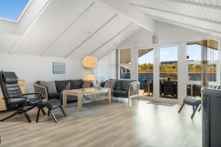 Renovated Holiday Home With 4 Bedrooms 800 Meters From The North Sea - 6