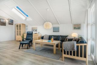 Renovated Holiday Home With 4 Bedrooms 800 Meters From The North Sea - 5