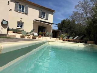 Maison contemporaine avec piscine proche d'Uzès- 3 chambres - jardin et barbecue - 6