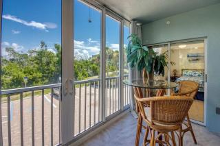 Peaceful Escape Near Beach with Relaxing Coastal Charm - South End Island Serenity - Roelens - 6