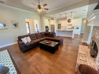 Gillian Grove in South Tyler - 4