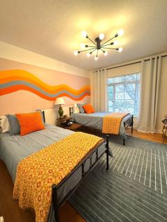 Retro family & pet friendly home with large backyard near Cheyenne Mt Zoo & Broadmoor Hotel - 8