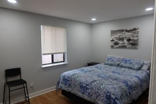 Coastal Living Just 10 Minutes To Beach - 2