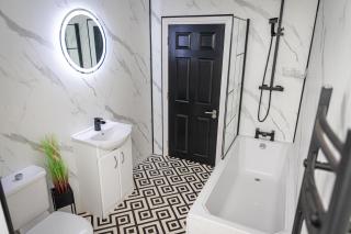 2BR Coastal Stay with Panoramic Sea View in Central Margate - 5