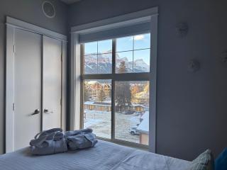 Corner Mountain View Retreat 2 Kings w Patio - 9