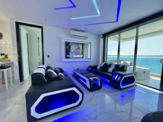 Guest Friendly 2 Master Bedroom Private Jacuzzi - 9