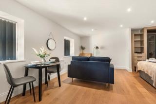 Contemporary Spacious Studio in Central Sheffield - 2