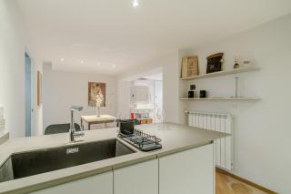 GuestHost - Quadrilatero Chic Apartment - 3