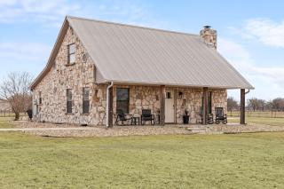 Wine Trail Oasis - Pool - Hot Tub -Near Luckenbach - 8