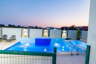 Whyssie LuxuryDuplex •Secure •No Power Cuts • Pool - 1