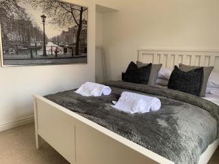 Kensington House Free Parking Sleeps 6 - 2