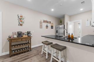 Spring Special Hot Tub King Beds No Steps No Dog Fee - 1