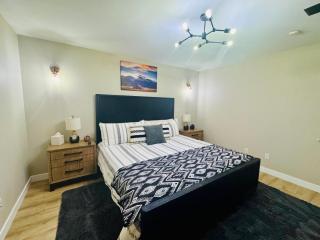5BR Retreat Near Downtown Pets OK Sleeps 12 - 7