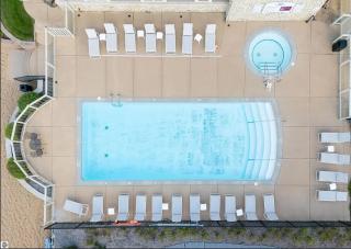 Beachy condo with Pool and Hot Tub - 4