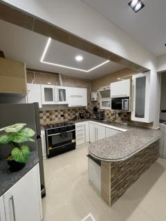 Modern Luxury Apartment in Sheikh Zayed Prime Location - 0