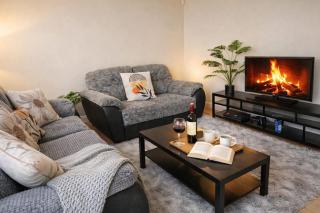 Spacious 6 Bedroom 3 Bath House in Stoke Gifford-Ideal for contractors - 0