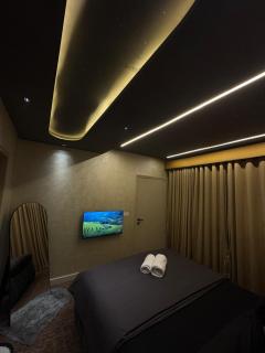 Star Light Apartment Prime Location - 2