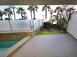 Miraflores Luxury Skytop Oceanview Apartment - 5