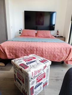 Lovely comfy studio in the city, with AC - 8