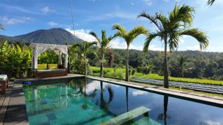 Cascadia Rad Villa - 9