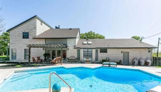 Haven Getaway Inground Pool Inground Hot tub Family - 0