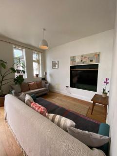 Central waterfront cottage on quiet quay with two ensuites - 2