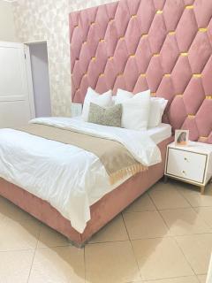 Andisa Airport pool Escape - 9