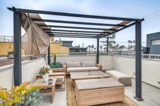 Walk to Venice Beach! Couples Apt with Rooftop Deck - 8